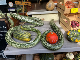 Waffeln, Eis und heiße Kirschen