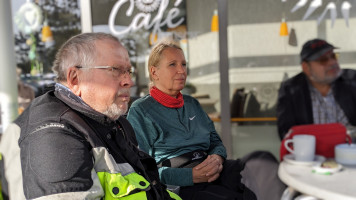 Waffeln, Eis und heiße Kirschen