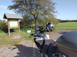 Waffeln, Eis und heiße Kirschen