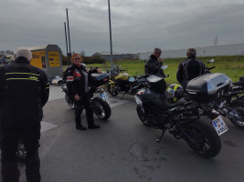 Waffeln, Eis und heiße Kirschen