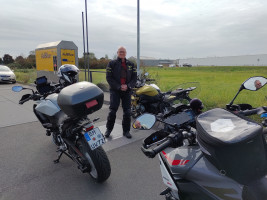 Waffeln, Eis und heiße Kirschen