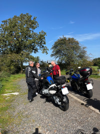 Waffeln, Eis und heiße Kirschen