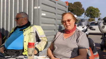 Waffeln, Eis und heiße Kirschen