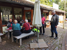 Waffeln, Eis und heiße Kirschen