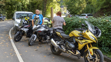 Waffeln, Eis und heiße Kirschen