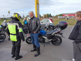 Waffeln, Eis und heiße Kirschen