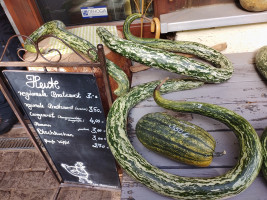 Waffeln, Eis und heiße Kirschen