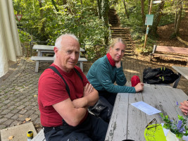 Waffeln, Eis und heiße Kirschen