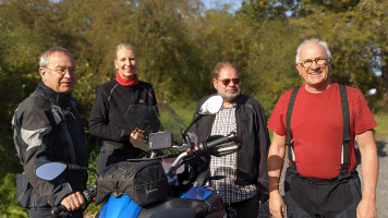 Waffeln, Eis und heiße Kirschen