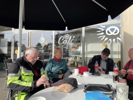 Waffeln, Eis und heiße Kirschen