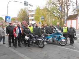 Bikergottesdienst mit Segnung der Maschinen und Fahrer/innen. Anschließend eine kleine Tour zur Schriefersmühle, zu Elly