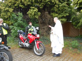 Bikergottesdienst mit Segnung der Maschinen und Fahrer/innen. Anschließend eine kleine Tour zur Schriefersmühle, zu Elly