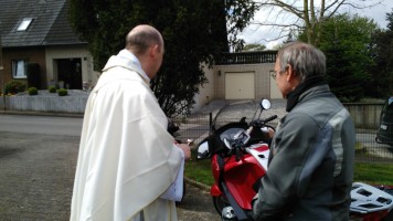 Bikergottesdienst mit Segnung der Maschinen und Fahrer/innen. Anschließend eine kleine Tour zur Schriefersmühle, zu Elly